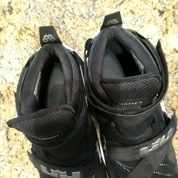 Rare Nike Lebron 2015 Soldier 9 Basketball Shoes Black & White Sz 16 813264-002 - Picture 11 of 12